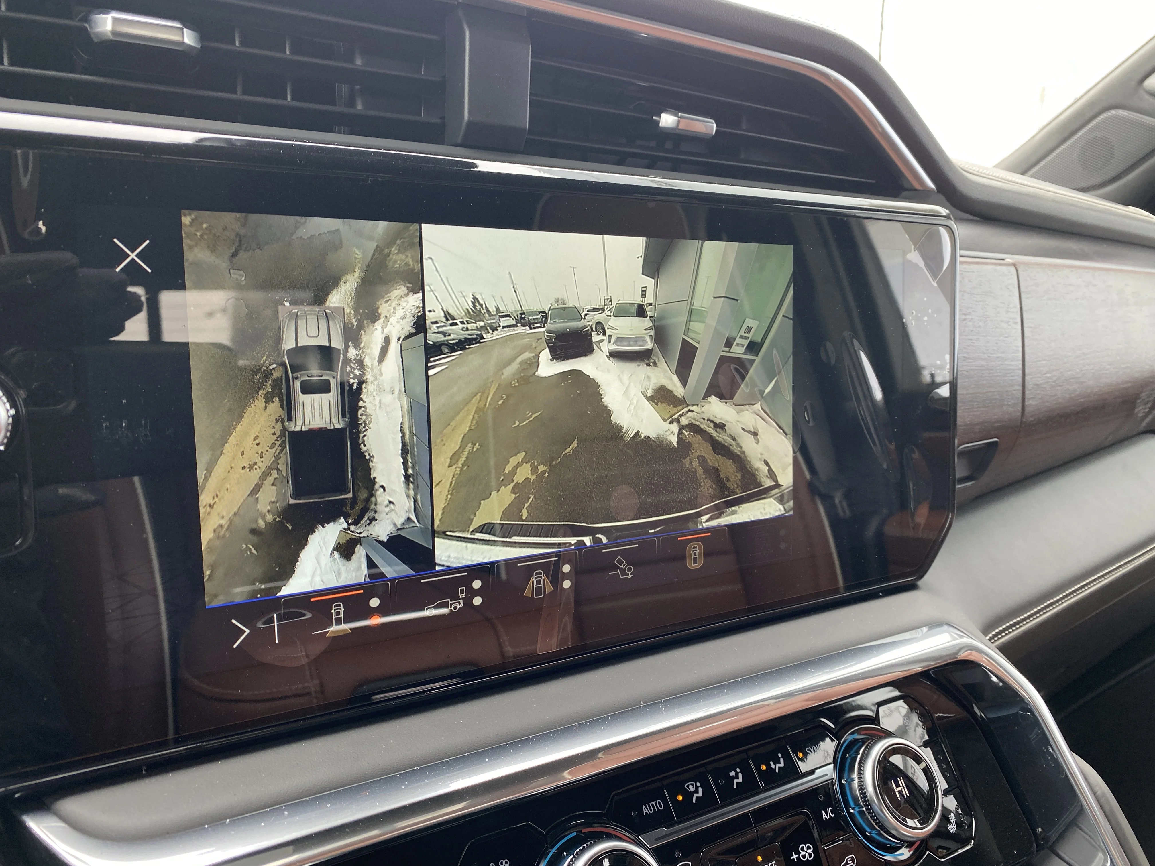 New 2026 GLACIER WHITE TRICOAT GMC Denali Ultimate image 21
