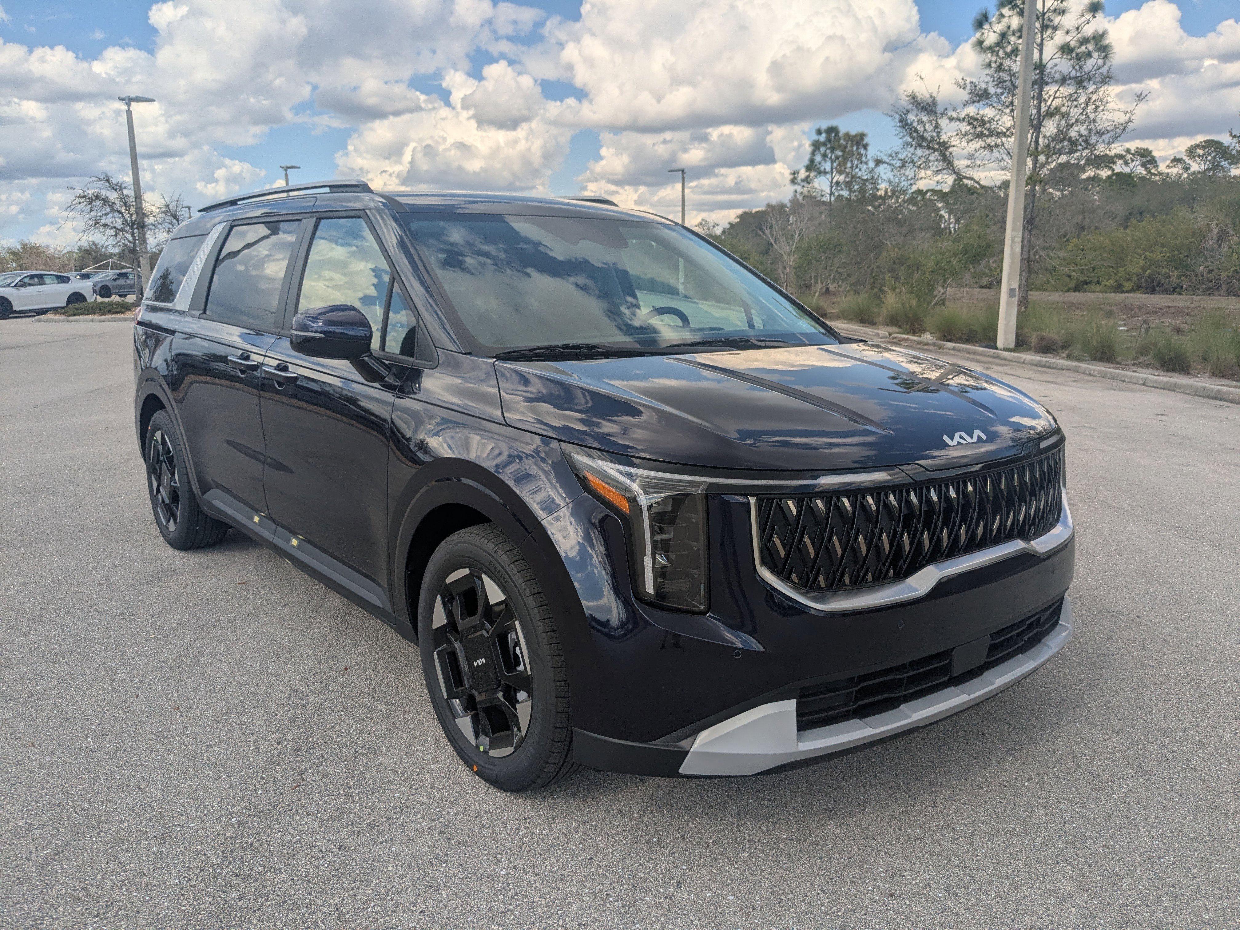 New 2026 Deep Chroma Blue Kia EX image 4