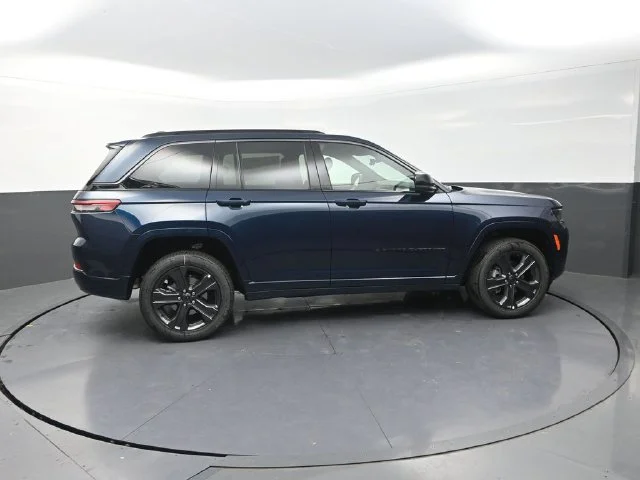 New 2027 Fathom Blue Pearl-Coat Paint Jeep Limited Reserve image 9
