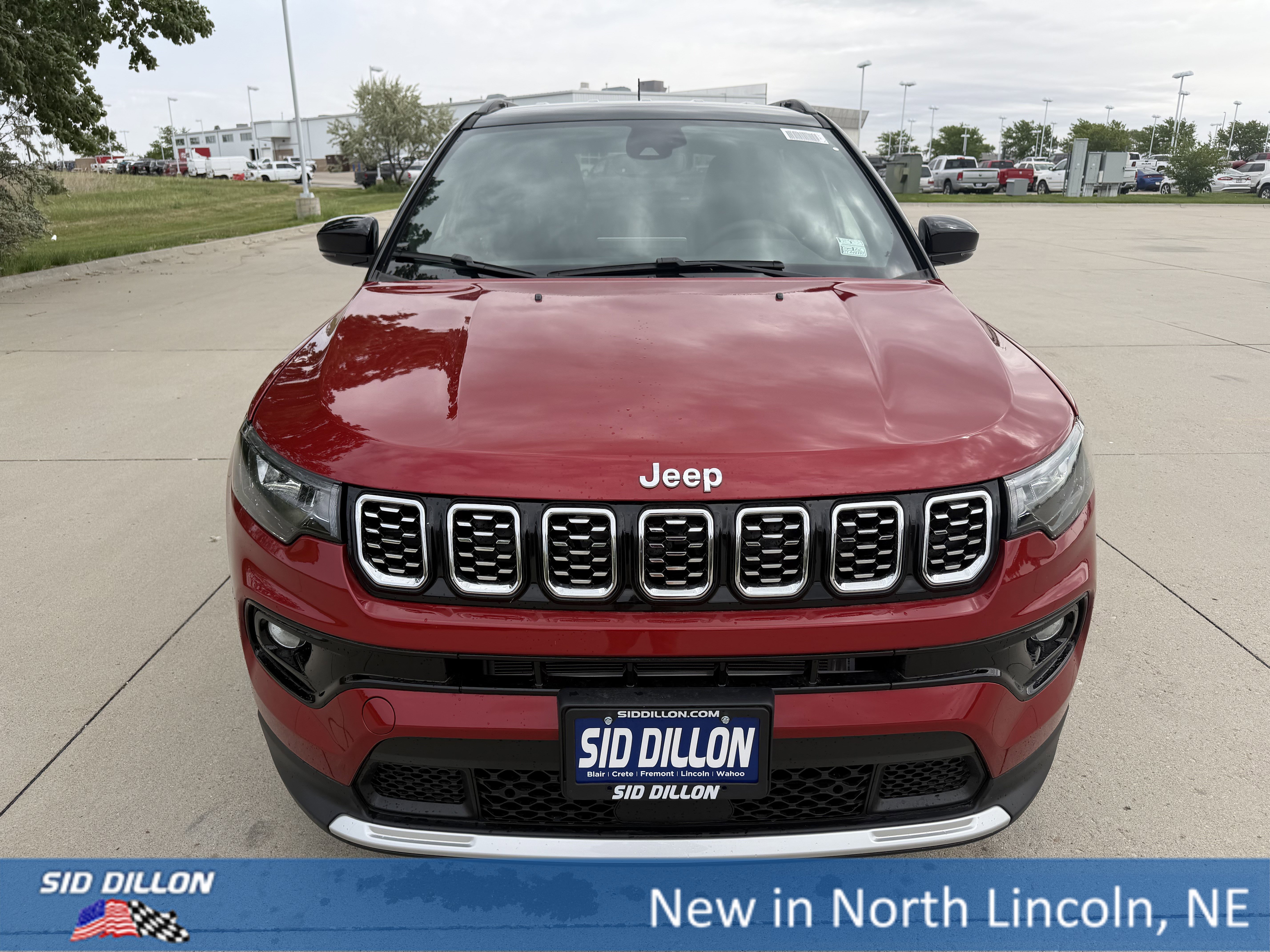 New 2026 Red Hot Pearl-Coat Exterior Paint Jeep Limited image 3