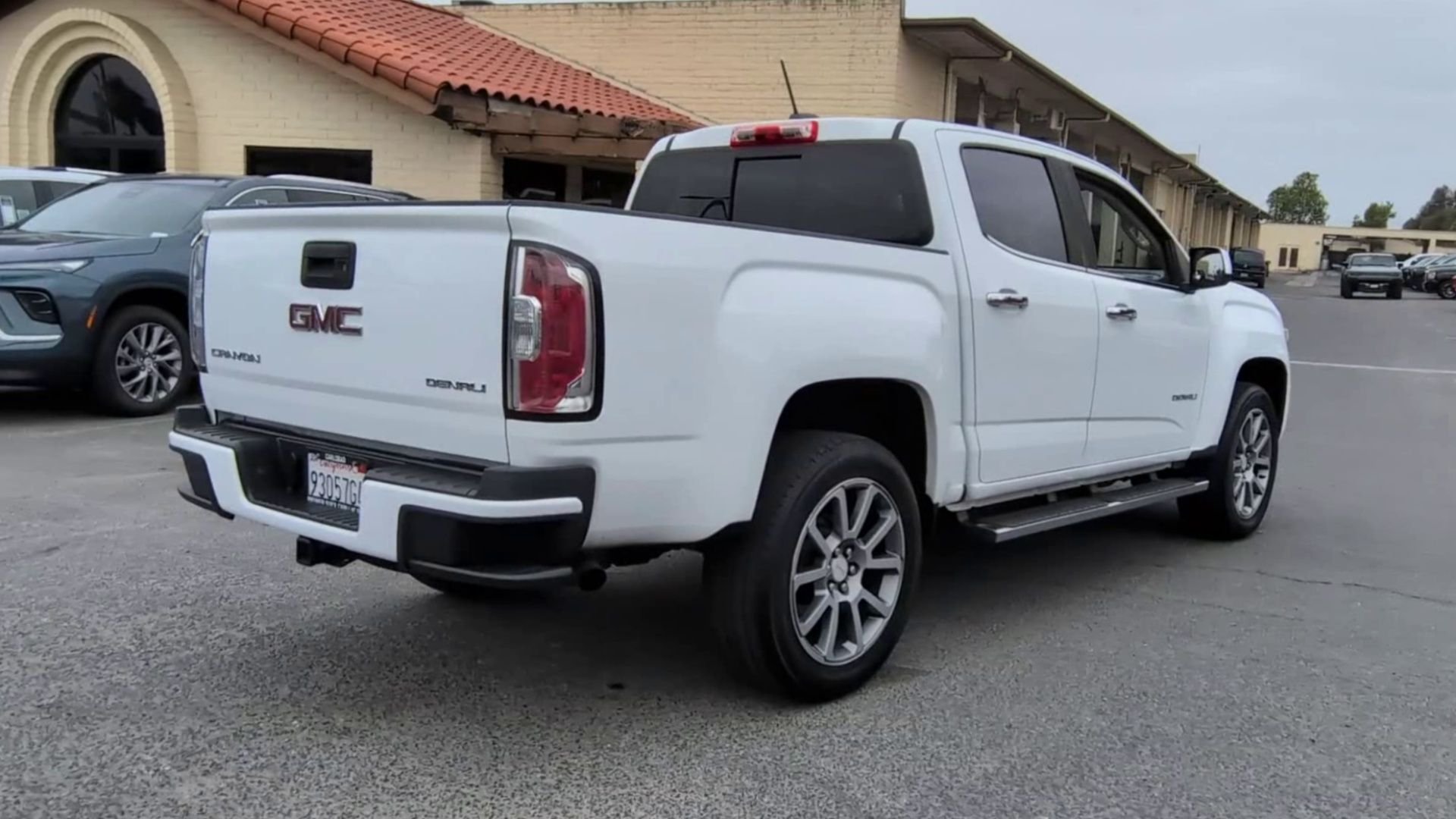 Used 2018 SUMMIT WHITE GMC 2WD Denali image 9