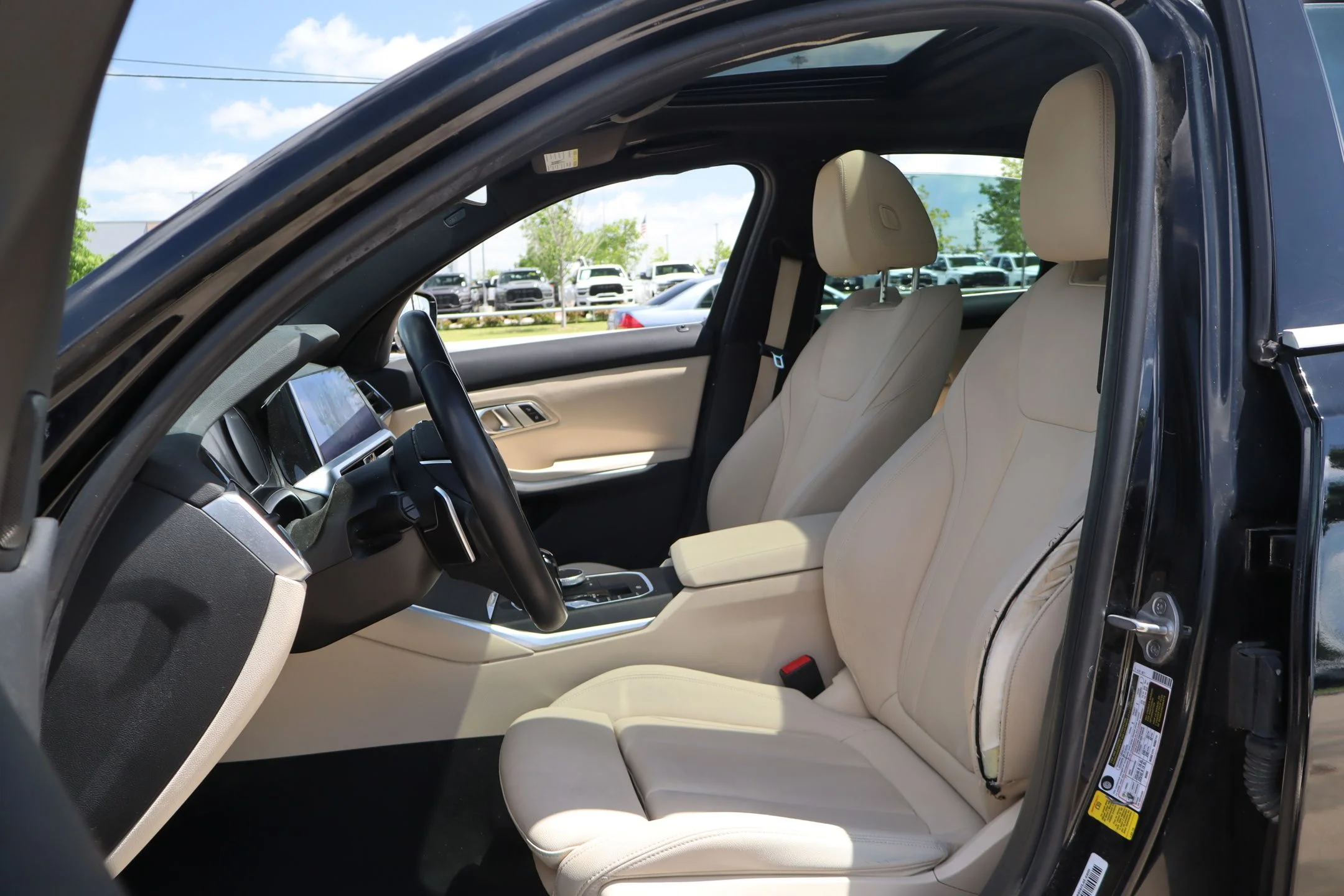 Used 2021 Black BMW 330i image 11