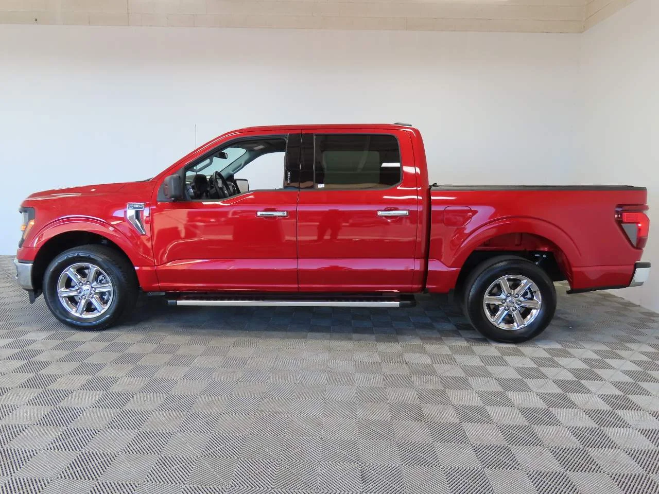 Used 2024 Rapid Red Metallic Tinted Clearcoat Ford XLT Crew Cab image 7
