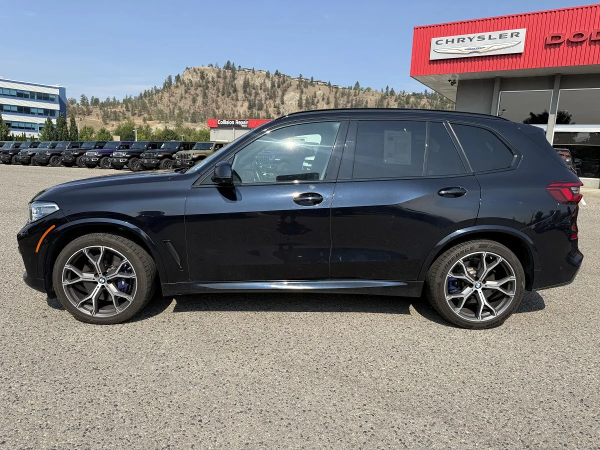 Used 2019 Black BMW xDrive50i Sports Activity Vehicle image 3