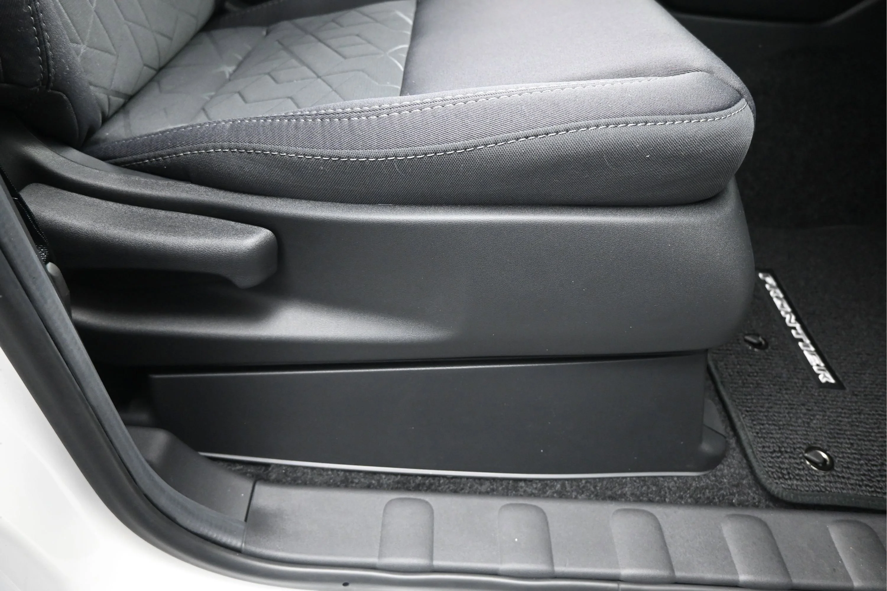 New 2026 Glacier White Nissan Crew Cab SV image 15