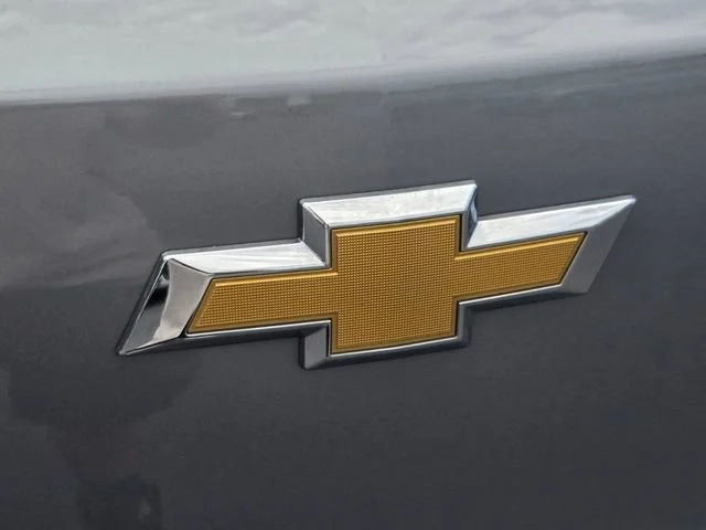 Used 2025 Sterling Gray Metallic Chevrolet LT image 17
