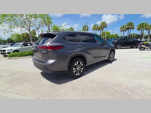 Used 2022 Magnetic Gray Metallic Toyota Hybrid XLE image 40