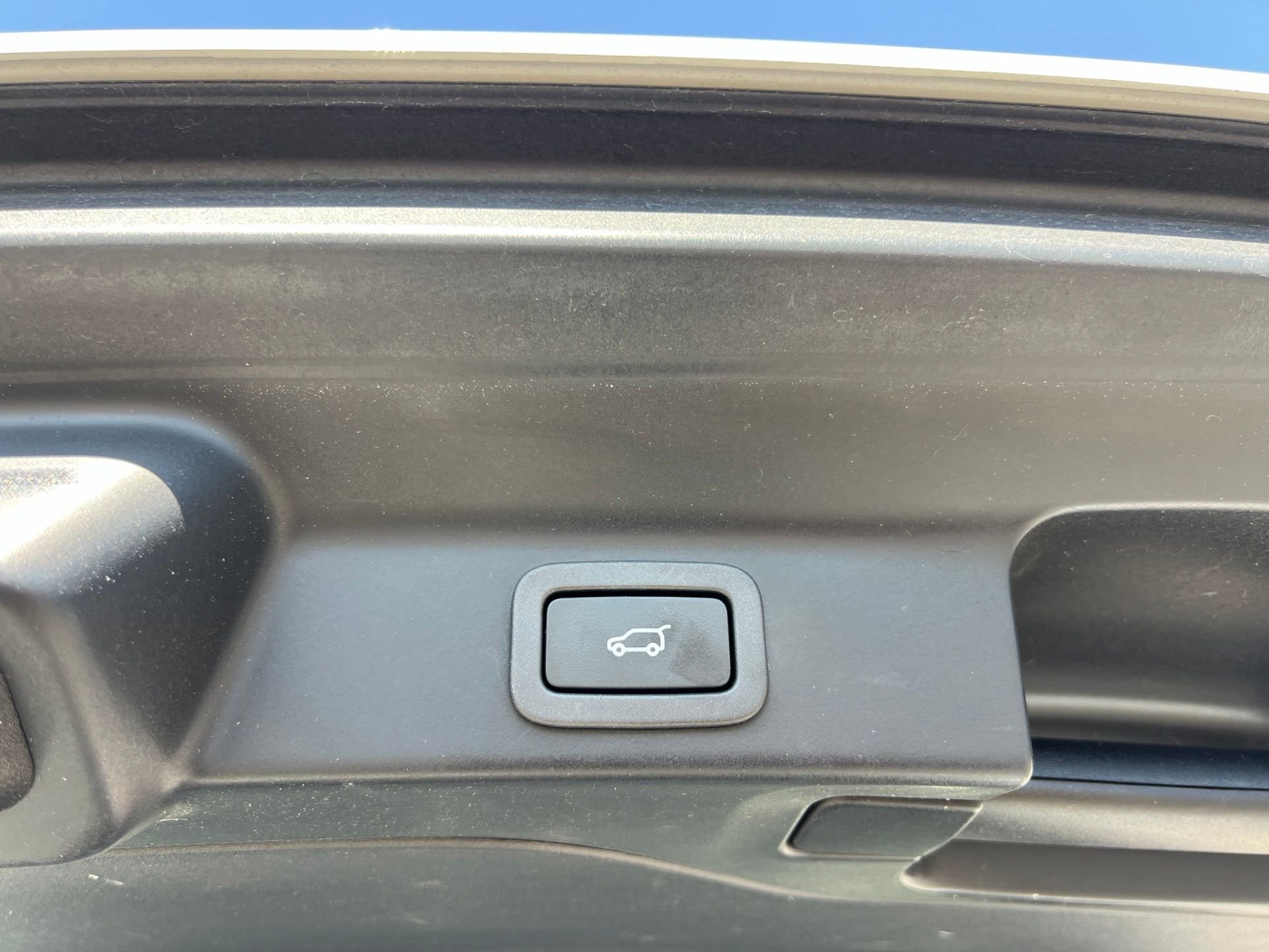 Used 2020 White Jaguar SVR image 14