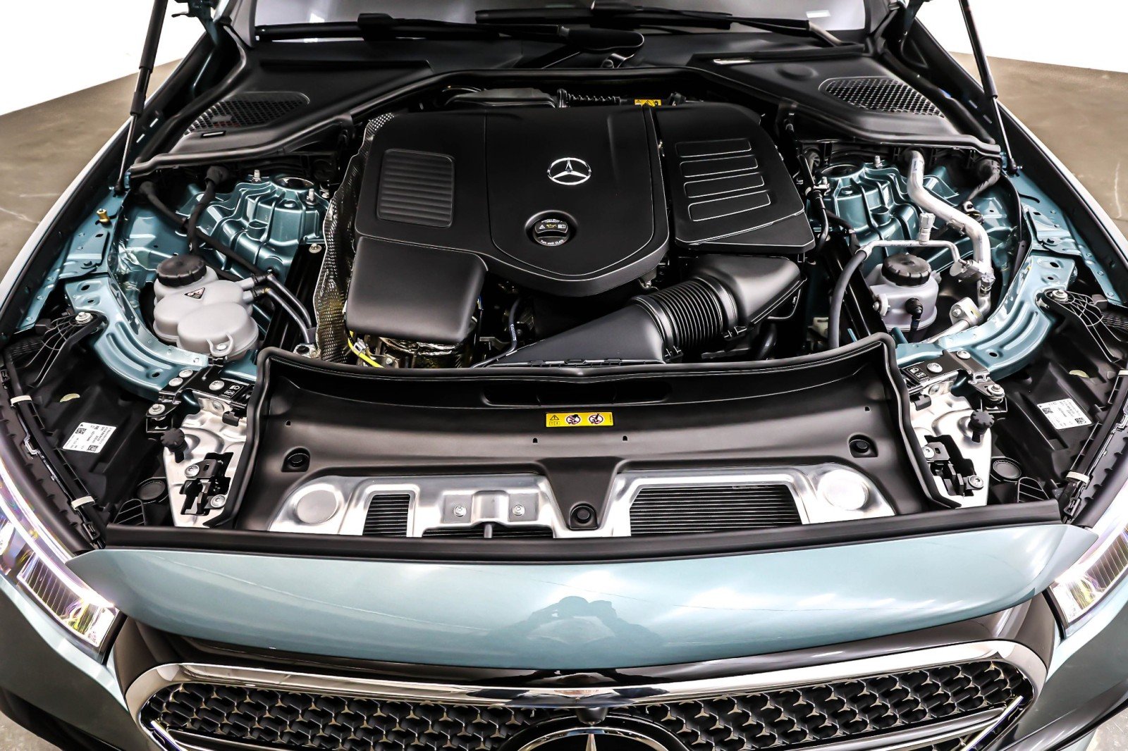 New 2026 Verde Silver Metallic Mercedes-Benz E 350 RWD Sedan image 11