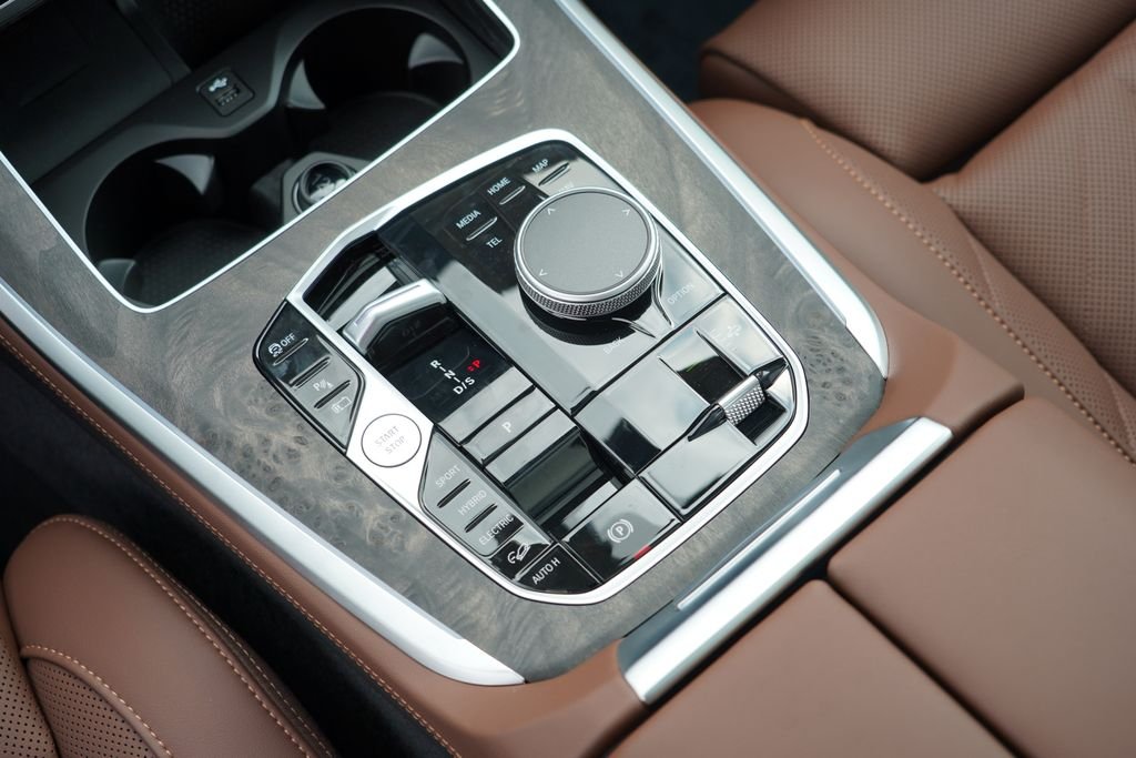 New 2026 Mineral White Metallic BMW xDrive50e image 18