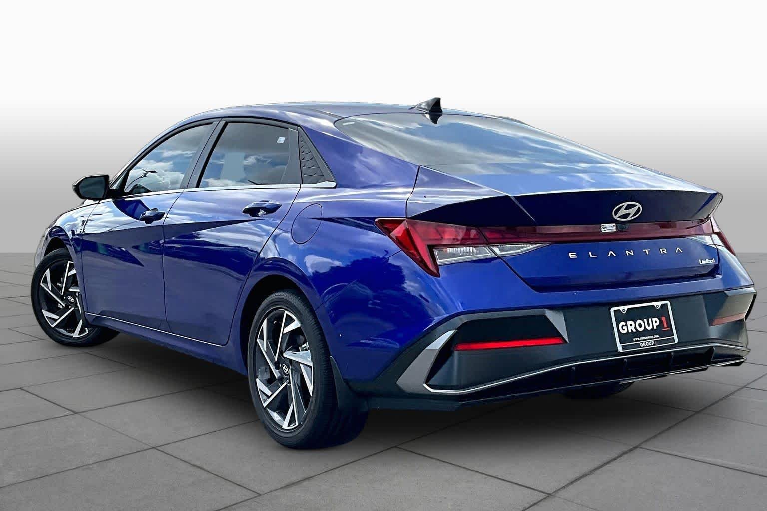 2025 Hyundai Elantra Limited - Photo 22