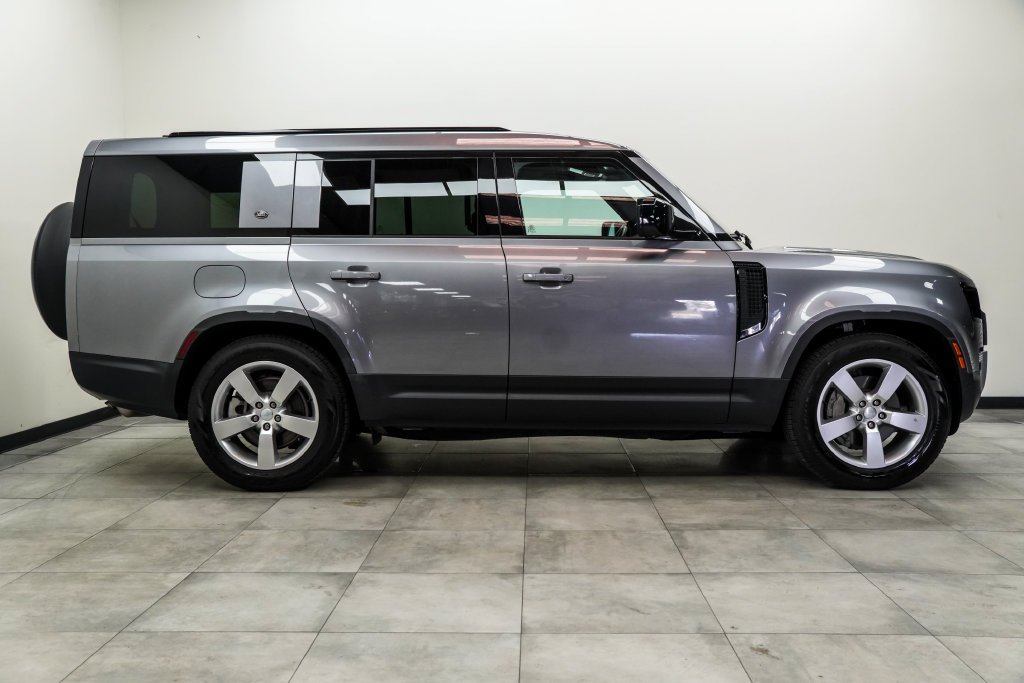 Used 2023 Gray Land Rover SE image 11