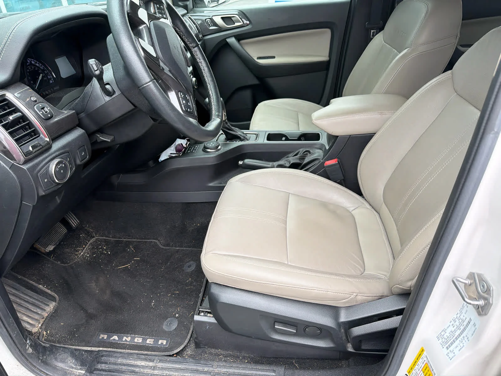Certified Used 2019 White Platinum Metallic Tri-Coat Ford LARIAT image 4