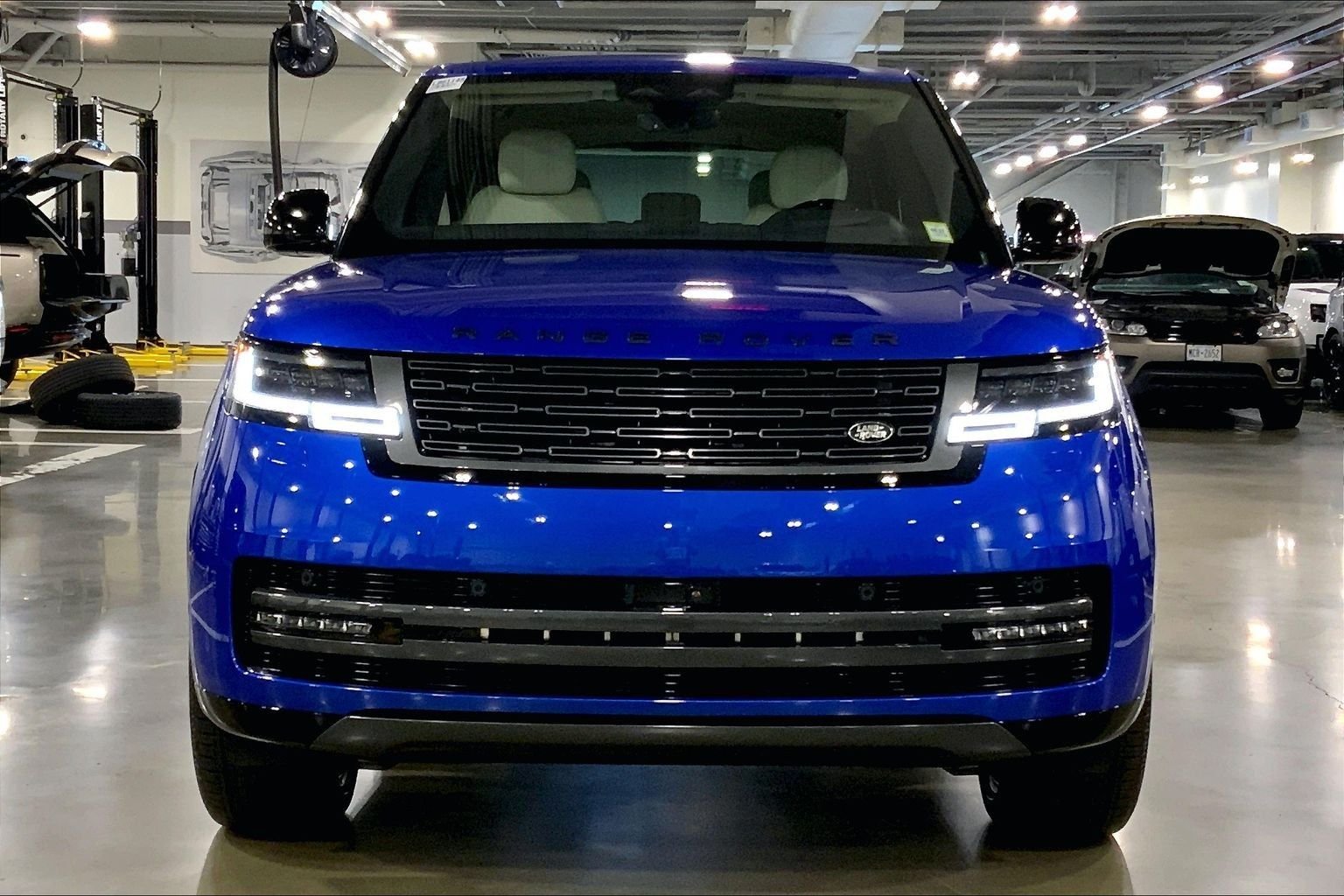 New 2026 Velocity Blue Land Rover SE image 3
