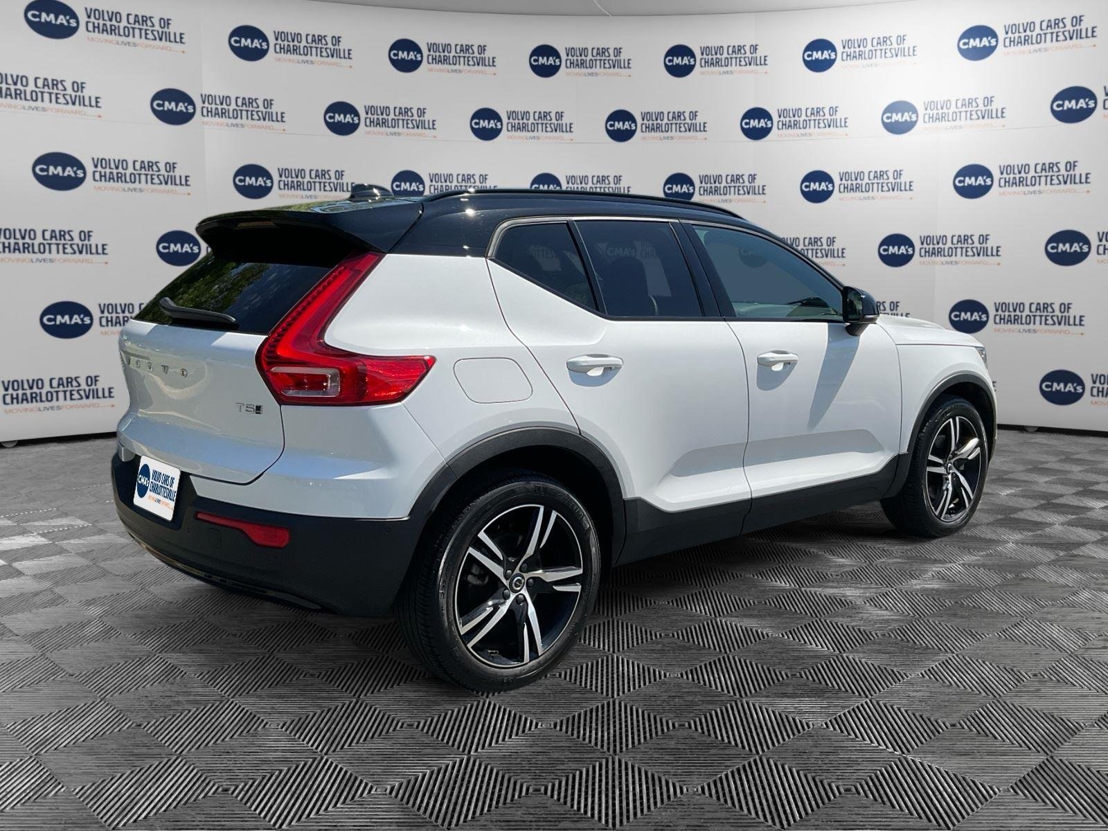 Used 2022 Crystal White Metallic Volvo R-Design image 5