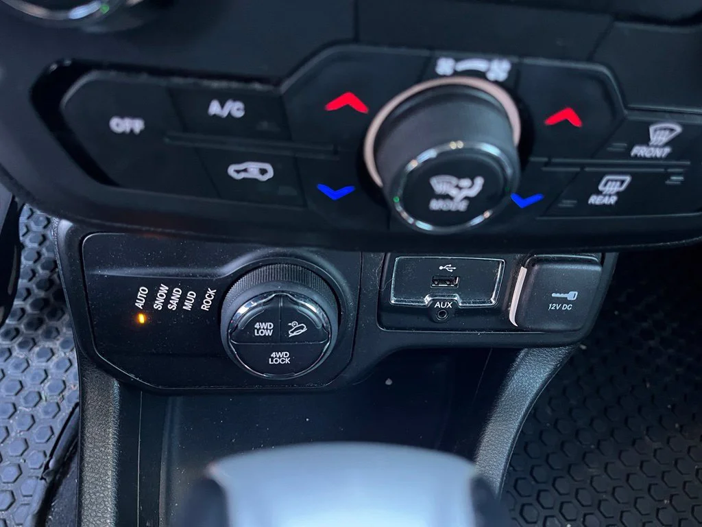 Used 2018 Red Jeep Trailhawk image 17