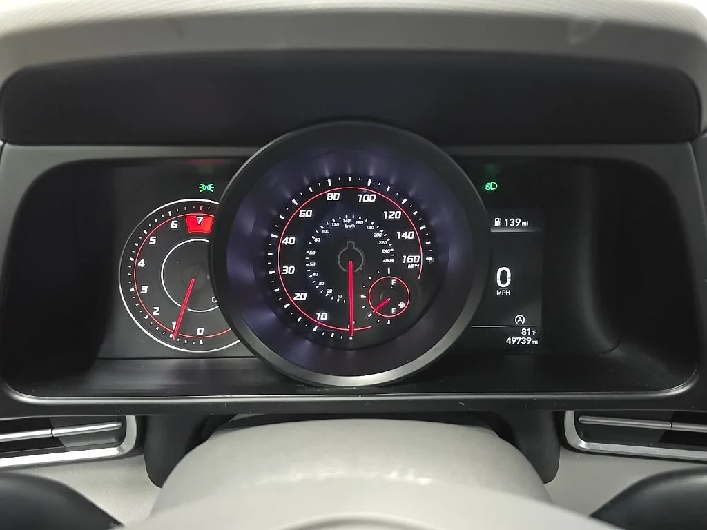 Used 2022 Black Hyundai SE image 21