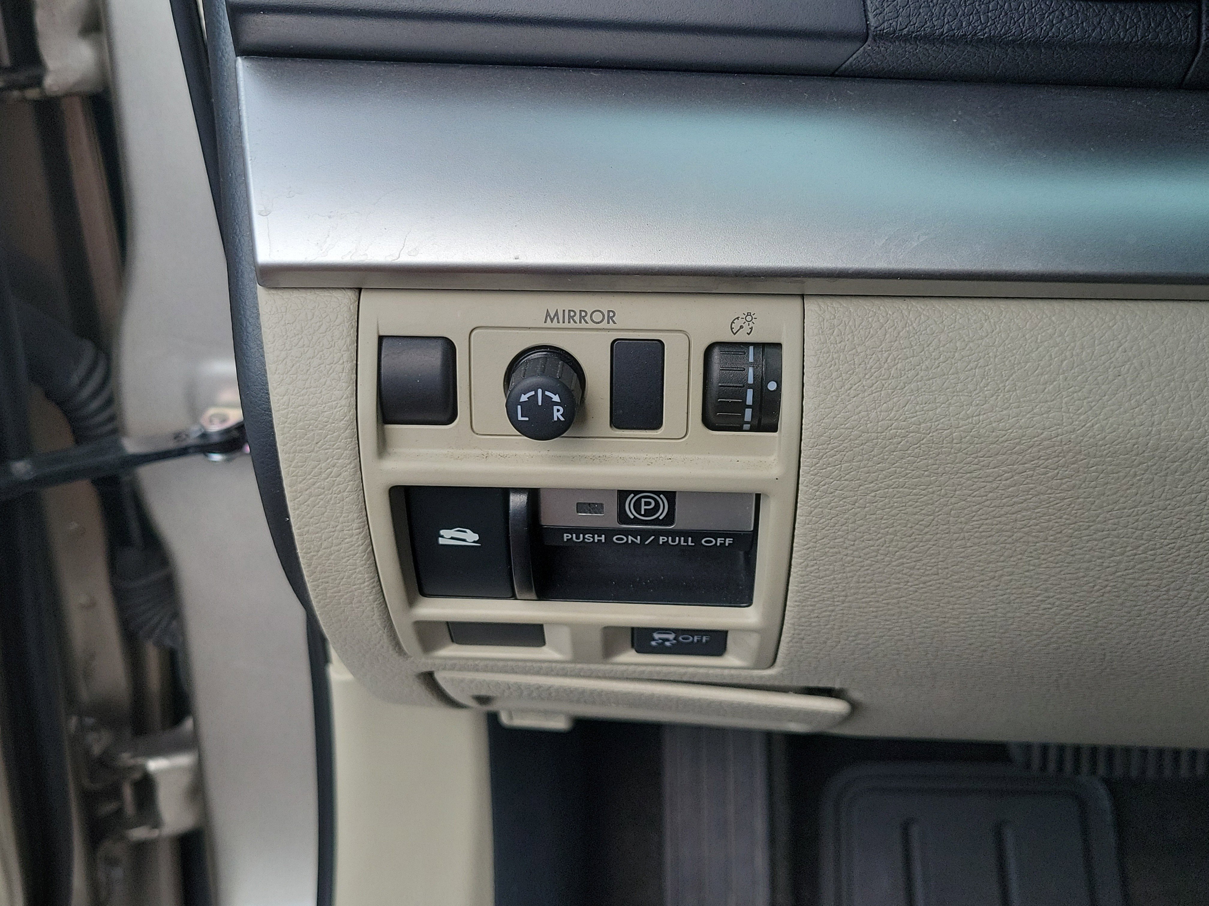 Used 2014 Tungsten Metallic Subaru 2.5i image 27