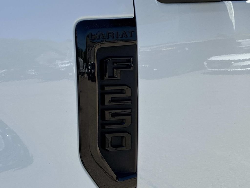 Used 2022 White Ford Lariat image 19