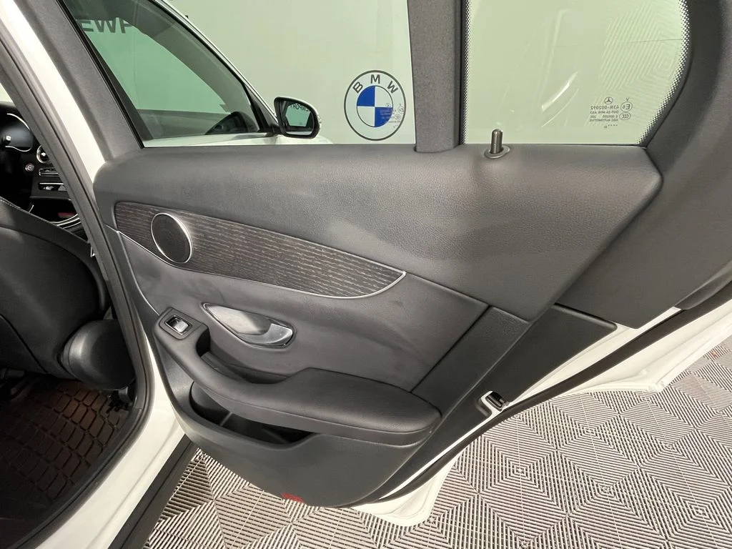 Used 2022  Mercedes-Benz GLC 300 image 23