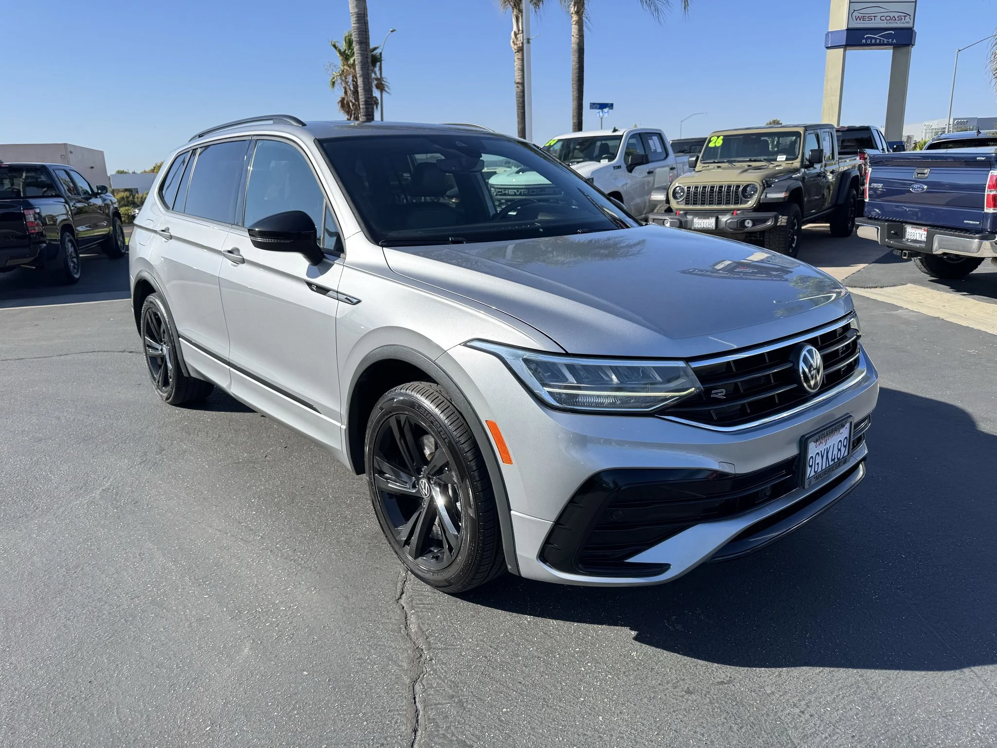 Used 2023 Pyrite Silver Metallic Volkswagen SE R-Line Black image 1