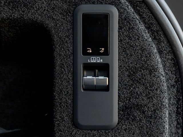 New 2026 Santorini Black Land Rover SE image 28