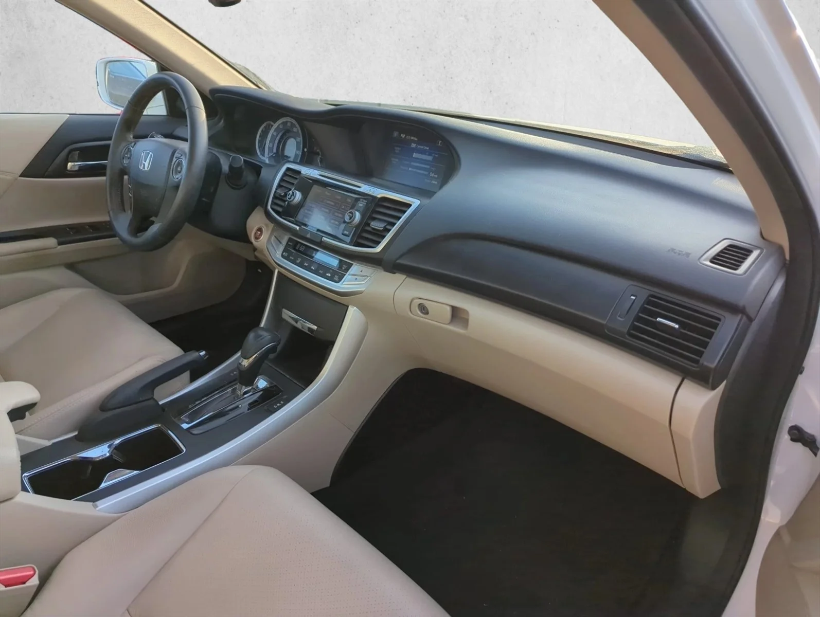 Used 2015 White Honda EX-L image 24