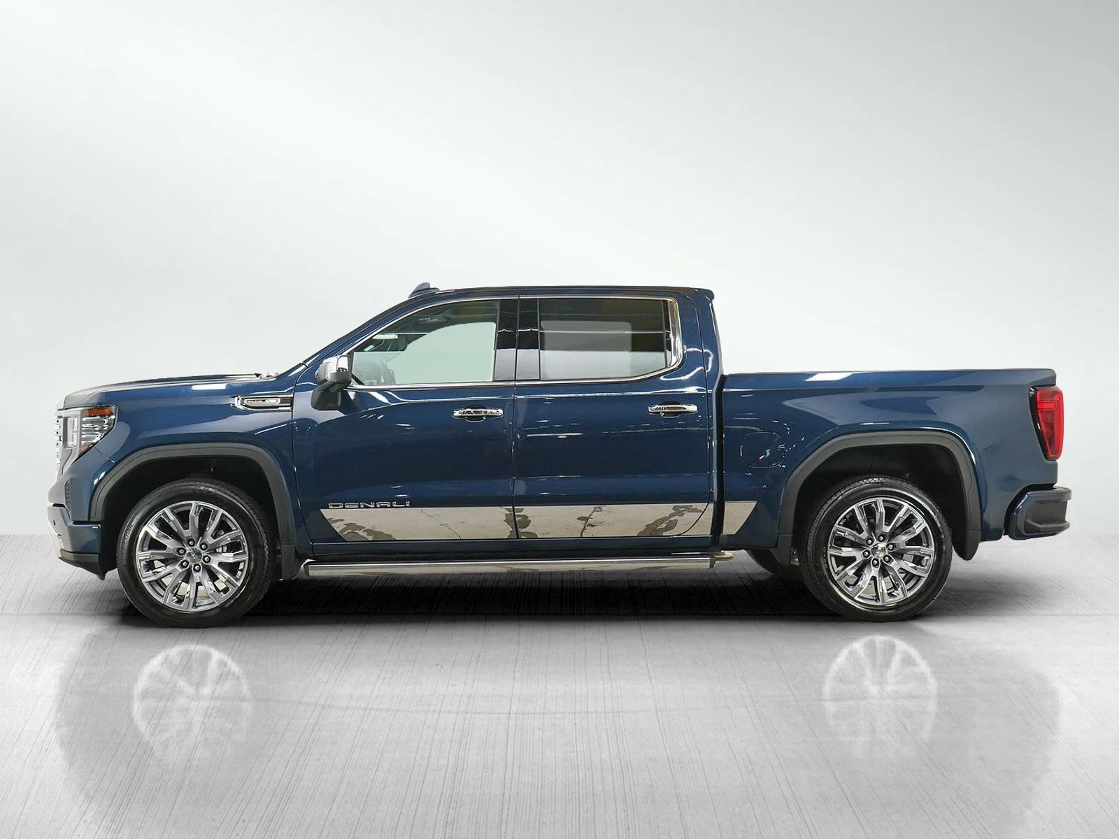 Used 2022 GMC Sierra 1500 Denali Denali with VIN 1GTUUGEL2NZ629456 for sale in Bloomington, Minnesota