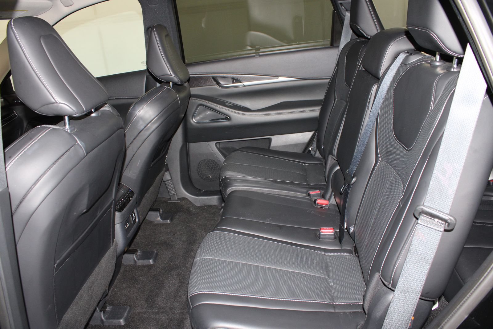 Used 2025 Black INFINITI Sensory image 5