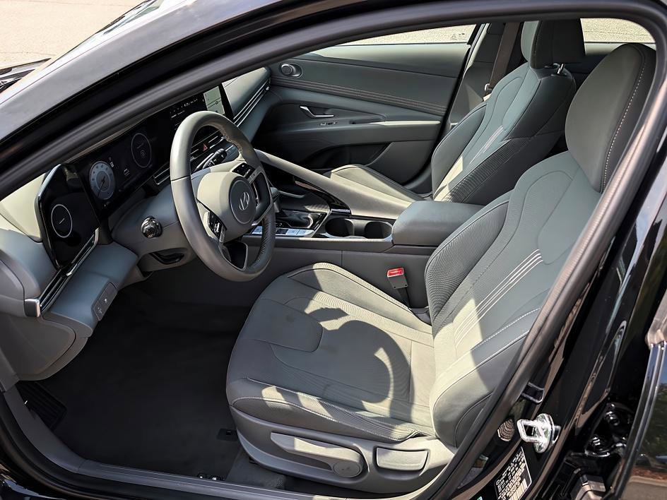 Used 2025 Abyss Black Hyundai SEL Convenience image 8