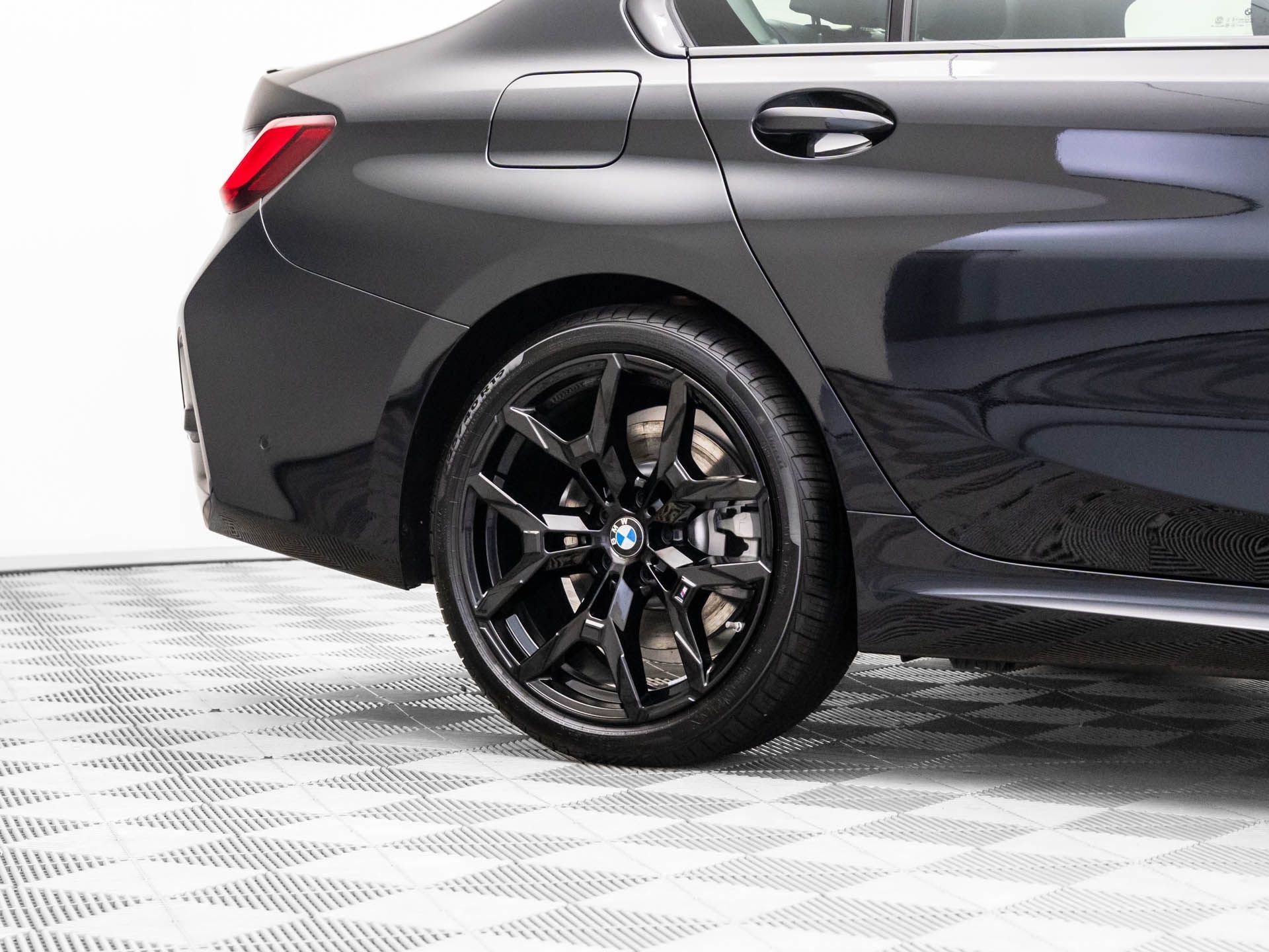 New 2026 Black Sapphire Metallic BMW 330i xDrive image 34