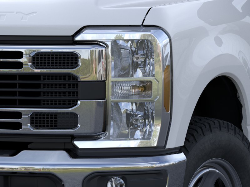 2025 Ford F-350 Super Duty Chassis Cab XLT - Photo 18