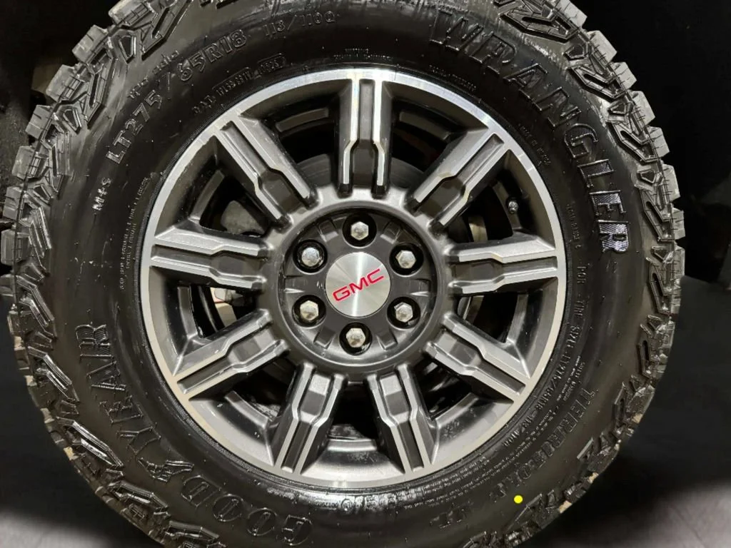 Used 2024 Summit White GMC AT4 image 33