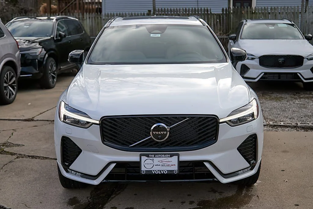 New 2026 Crystal White Volvo Plus image 5