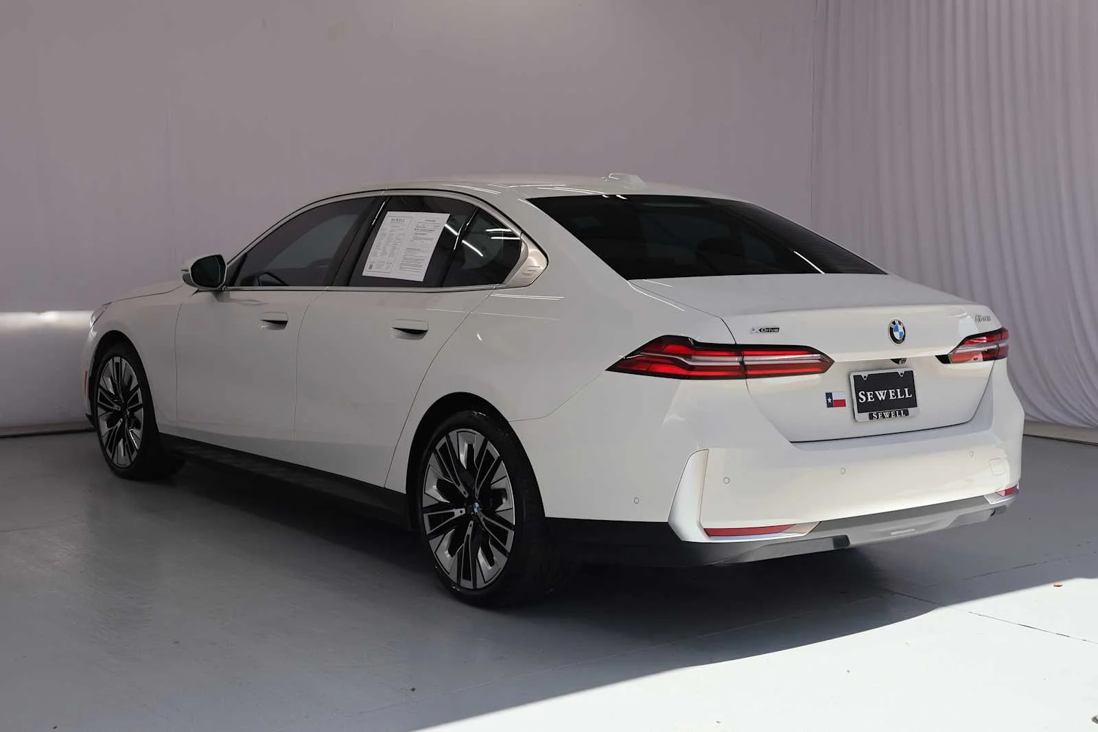 Used 2024 Alpine White BMW 540i xDrive image 8
