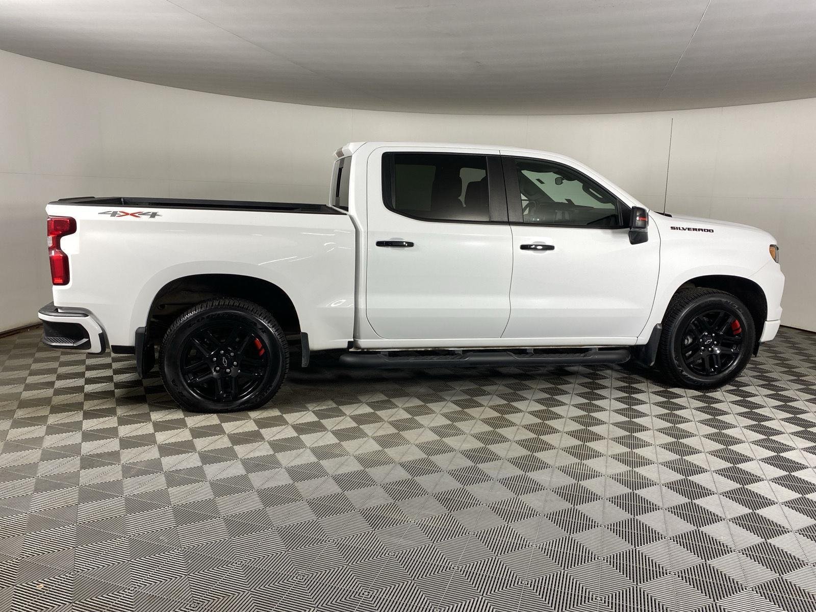 Used 2025 Summit White Chevrolet RST image 8