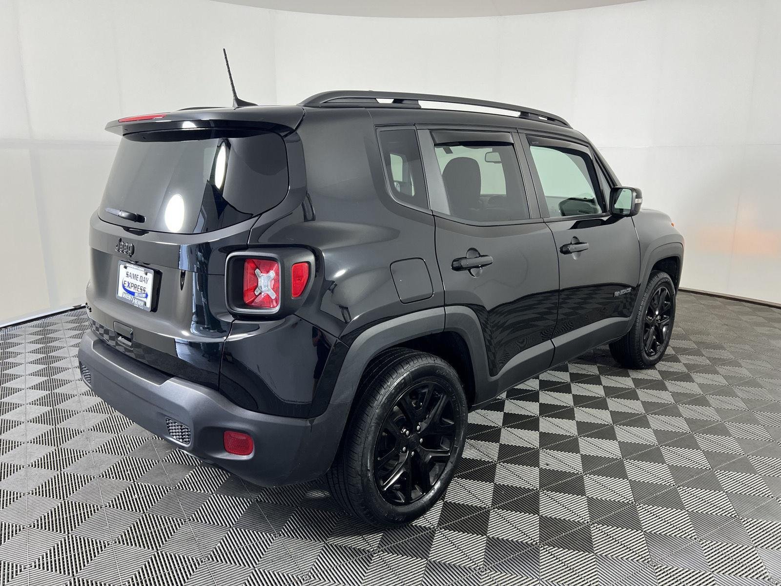 Used 2022 Black Clearcoat Jeep Altitude image 3