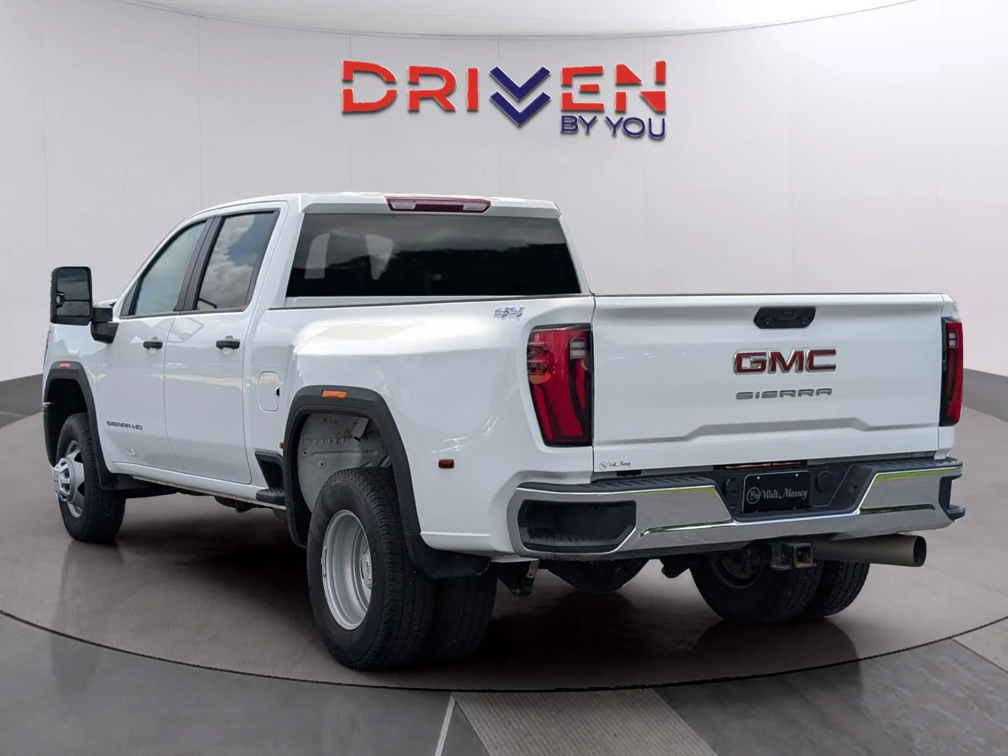 Used 2024 Summit White GMC Pro DRW image 3