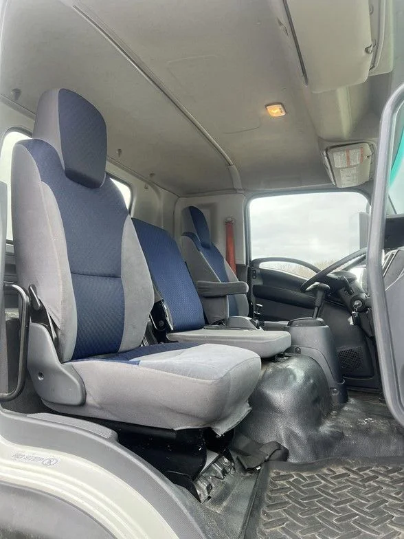 Used 2023 White Isuzu  image 32