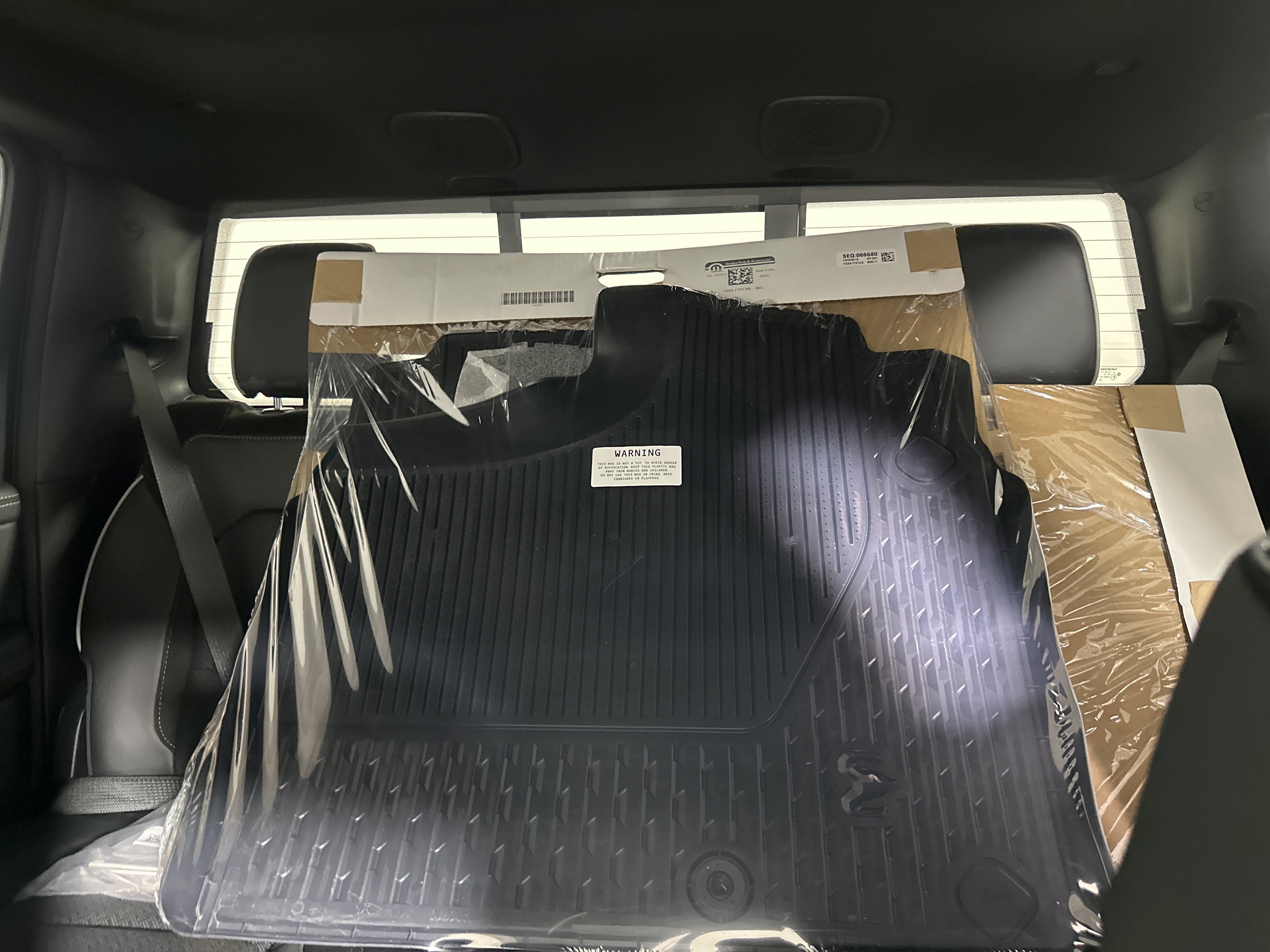 New 2026 Granite Crystal Metallic Clear-Coat Exterior Paint RAM Laramie image 24