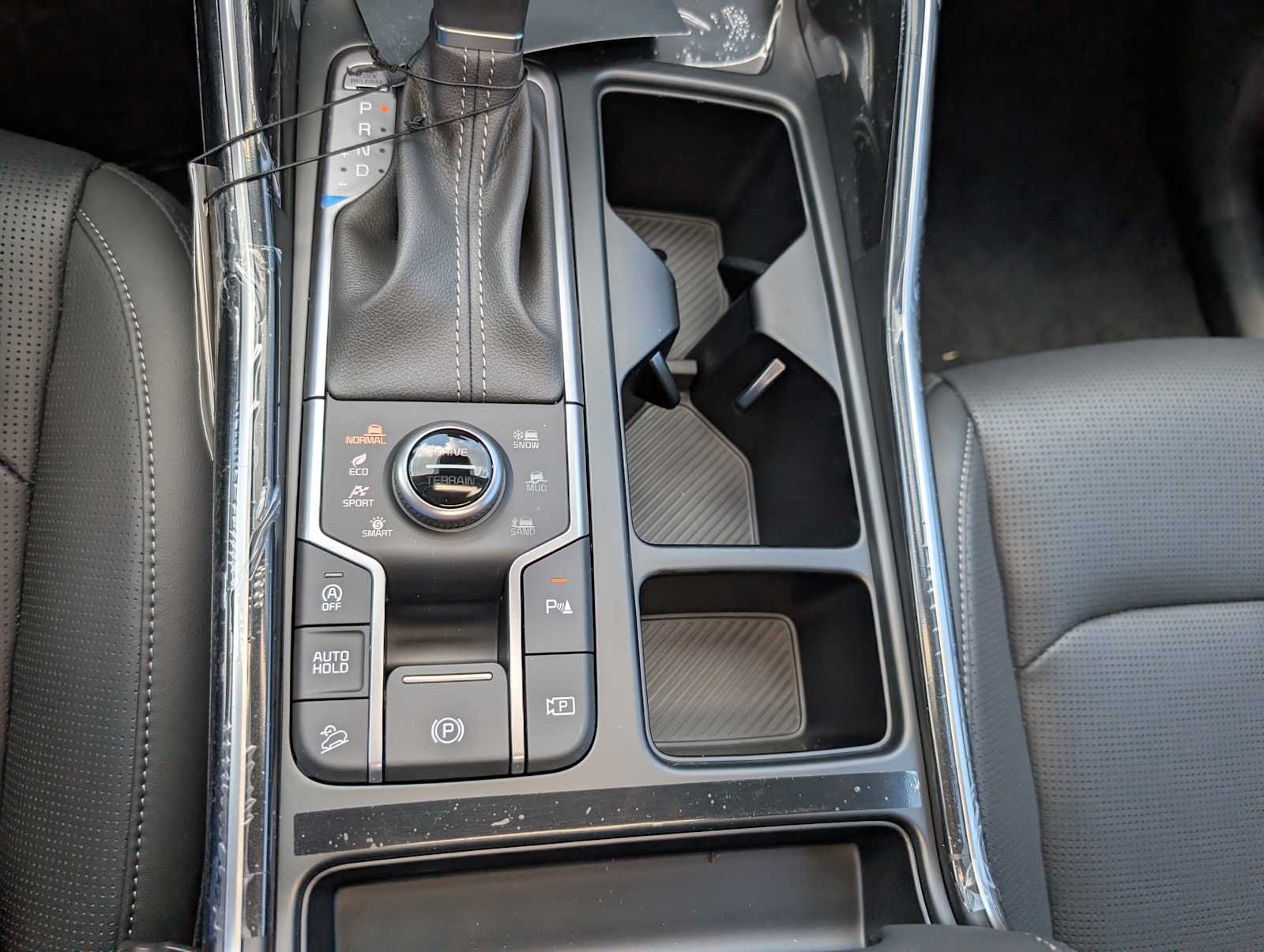 New 2026 Ivory Silver Kia S image 24