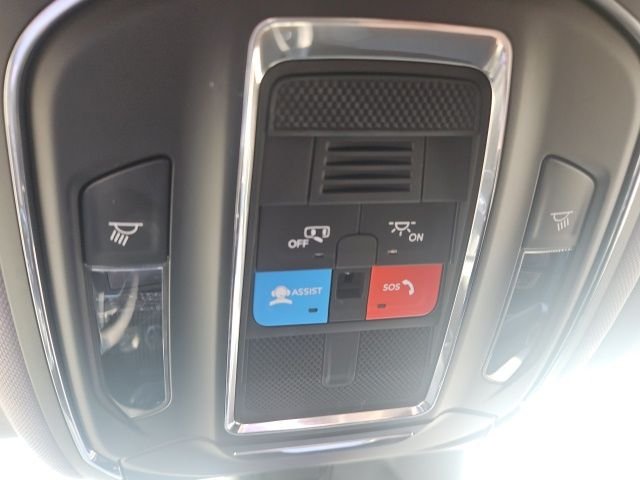 Used 2024 White Jeep Laredo image 33