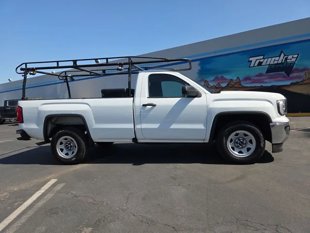 Used 2018 White GMC Base image 8