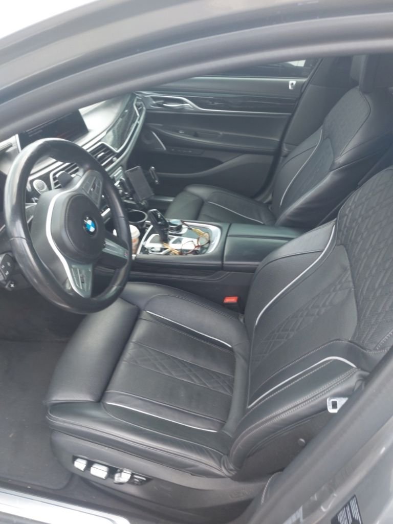 Used 2022 Gray BMW 740i xDrive image 6