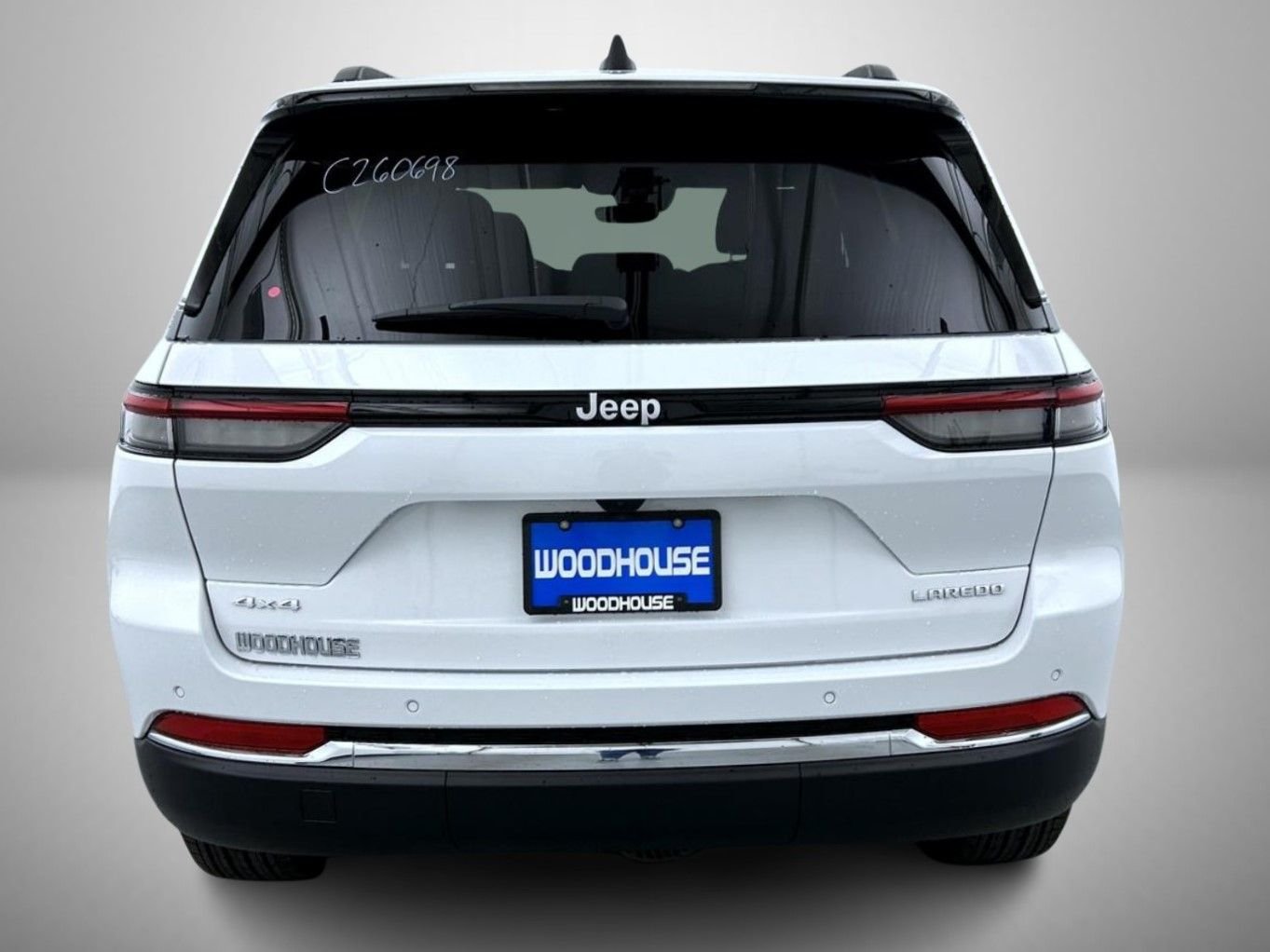 New 2026 Bright White Clear-Coat Exterior Paint Jeep Laredo X image 6