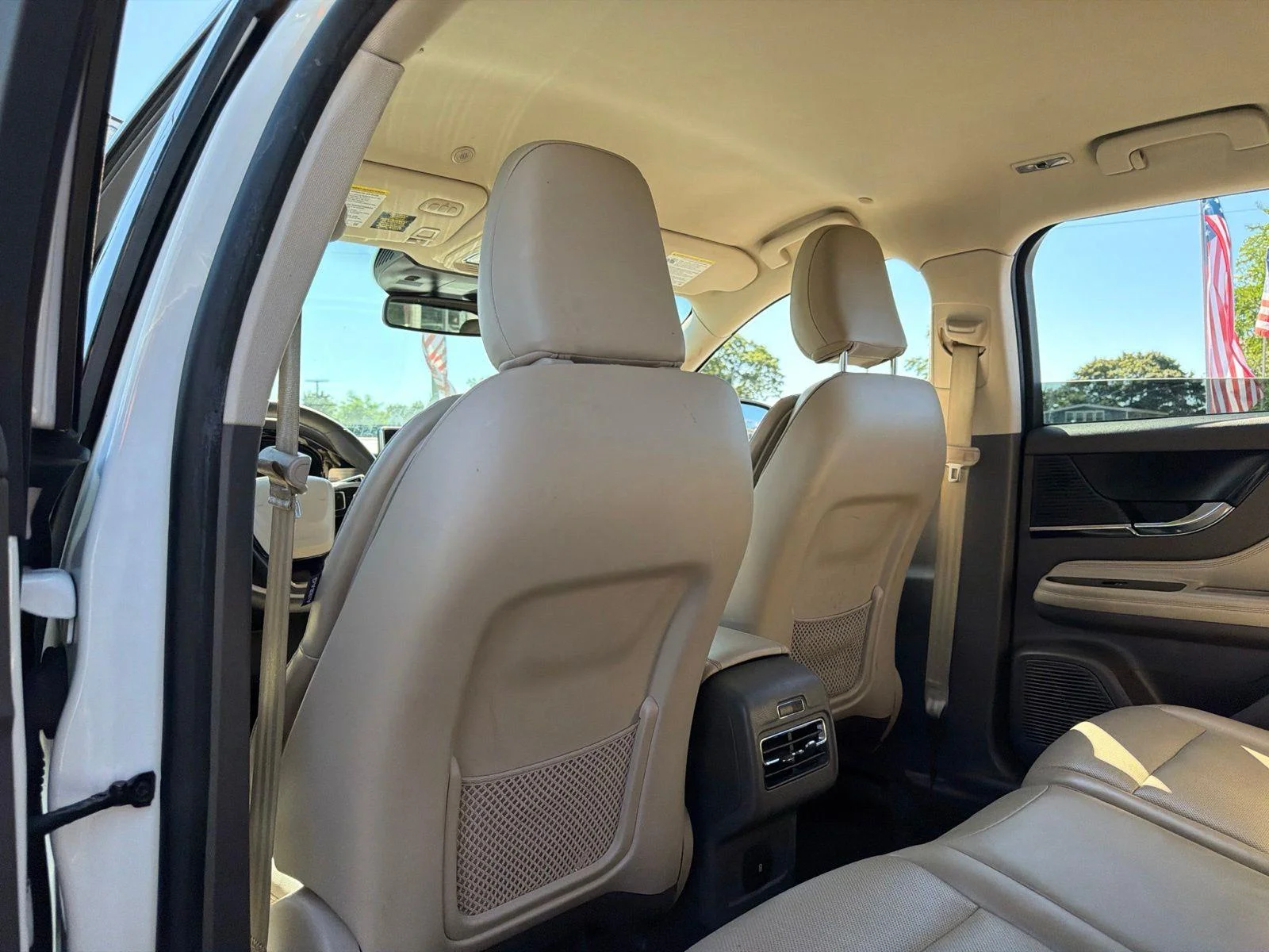 Used 2022 White Lincoln Standard image 23