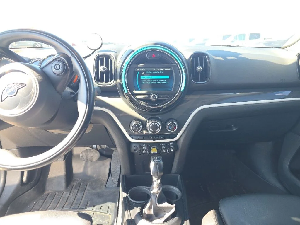 Used 2019 Light White MINI E Countryman image 19