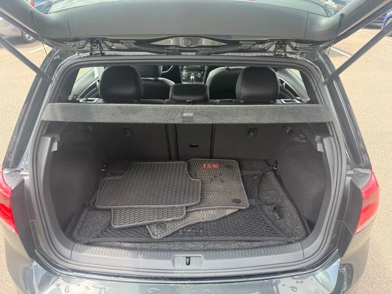 Used 2017  Volkswagen Autobahn image 7