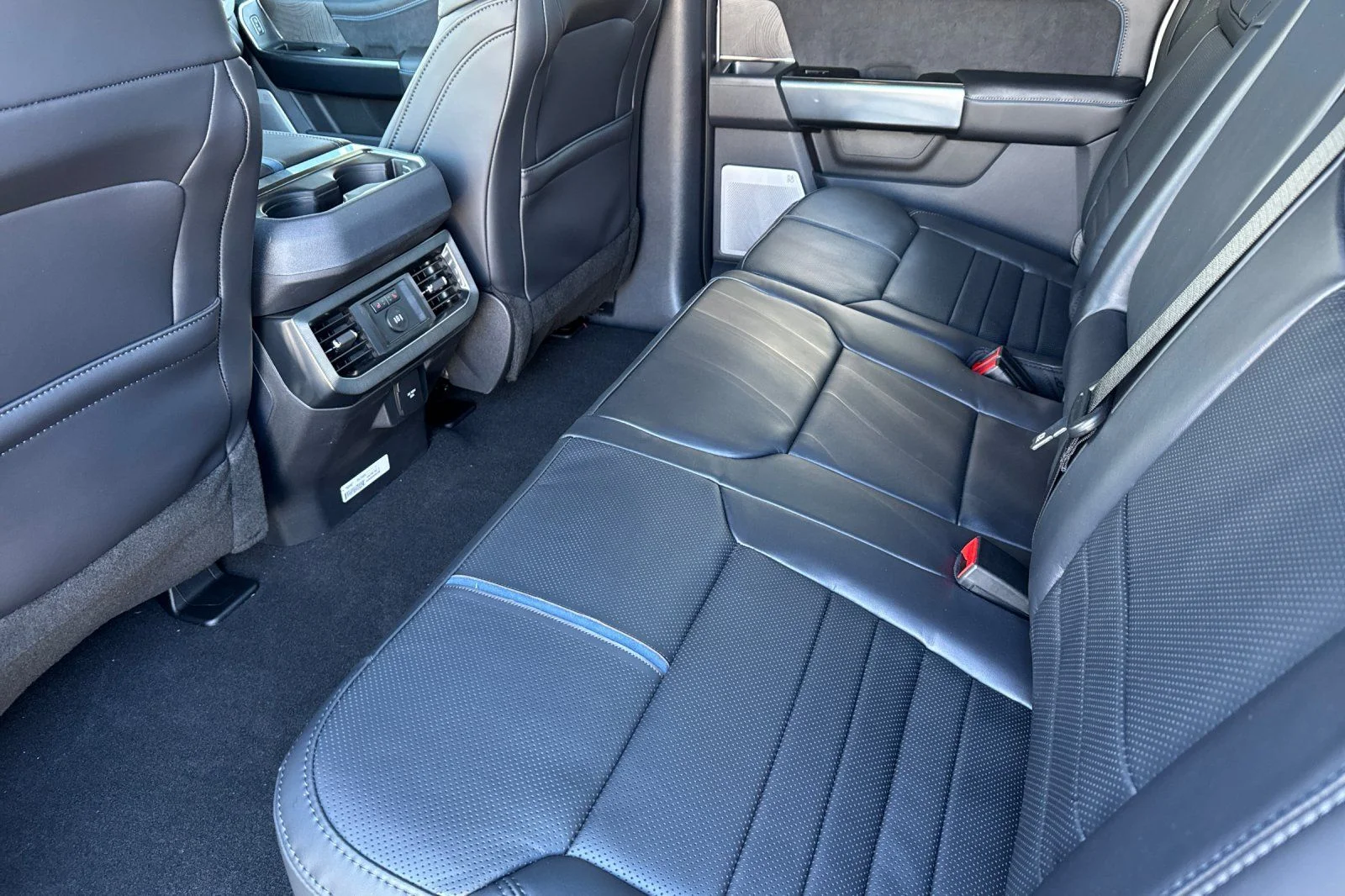 2025 Ford F-250 Super Duty Platinum - Photo 8