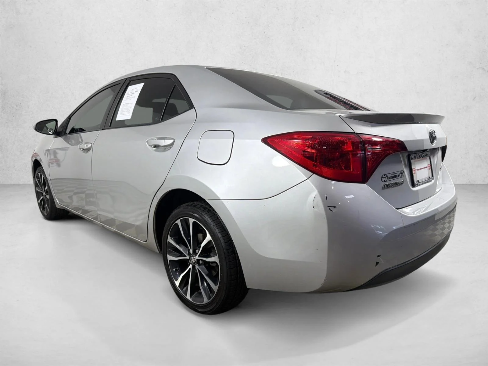 Used 2019 Classic Silver Metallic Toyota SE image 5